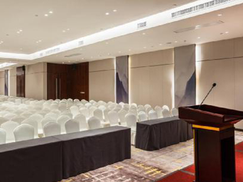 华美达酒店会议室