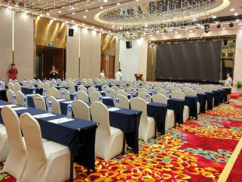 华文森林酒店会议室